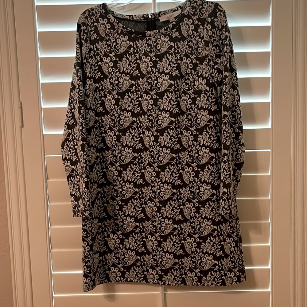 Loft MP Gray and White Floral Shift Dress